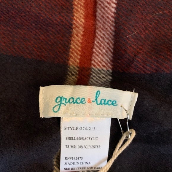 Grace & Lace Poncho - Picture 6 of 9